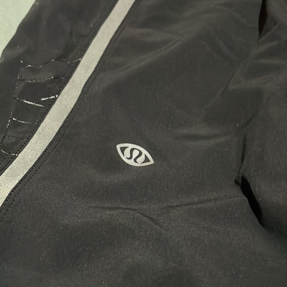 Medium men’s lululemon run response shorts - Picture 6 of 7